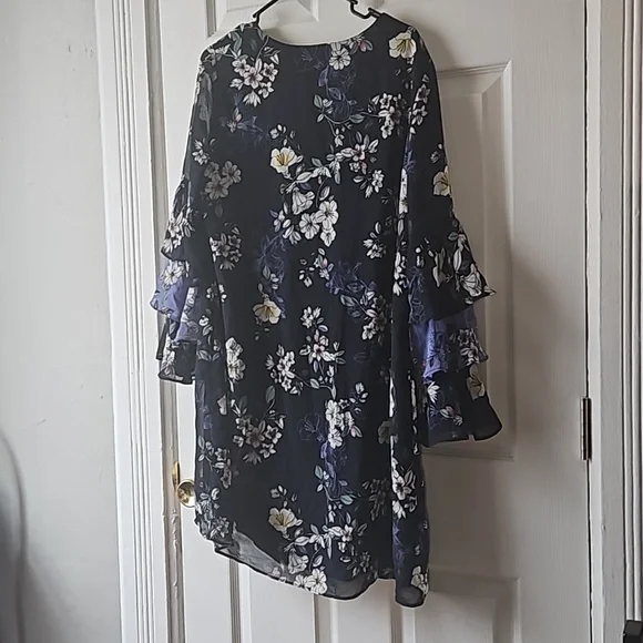 🌞Summer Dress Vince Camuto, Flutter Sleeve Size 12 - Picture 2 of 5
